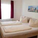 House Alpeneck Szálloda 3*