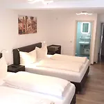House Alpeneck Szálloda 3*